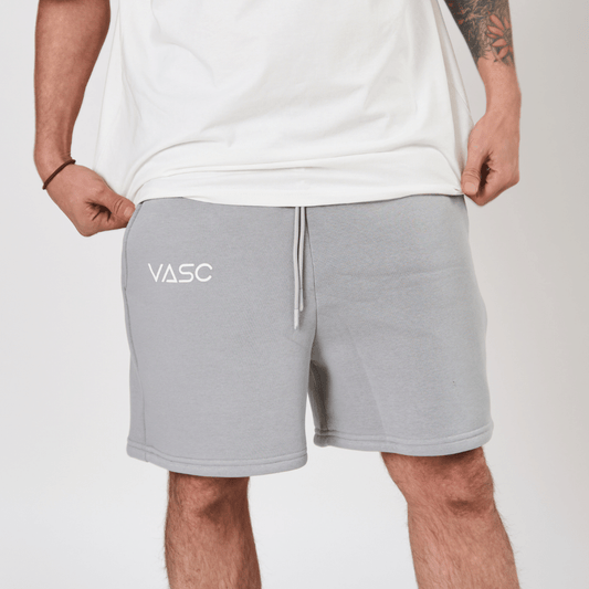 0206. Essential Shorts - kreide