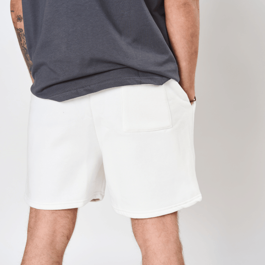 0206. Essential Shorts - weiß